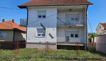 Troetažna kuća u Grdici 200 m2
